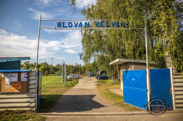 Stadion TJ Slovan Velvary - Velvary