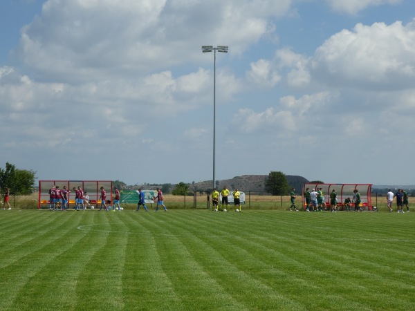 Boisko w Chełmiecach - Męcinka