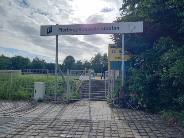 Pierburg-Industrie-Stadion - Hartha