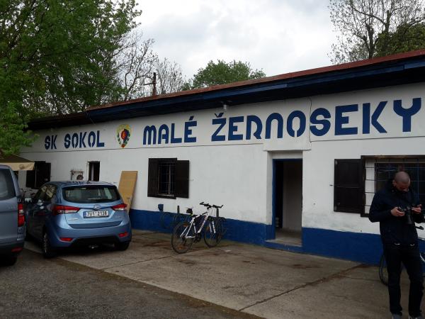 Hřiště Malé Žernoseky - Malé Žernoseky