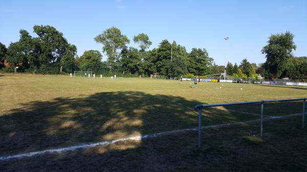 Sportplatz am Quellwasserschwimmbad - Wurster Nordseeküste-Midlum