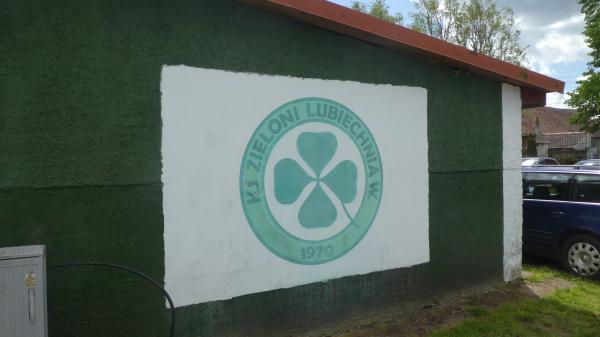 Boisko w Lubiechni Wielkiej obok - Lubiechnia Wielka