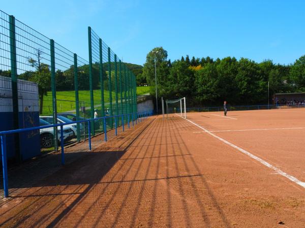 Sportplatz an der Turnhalle - Sundern/Sauerland-Endorf