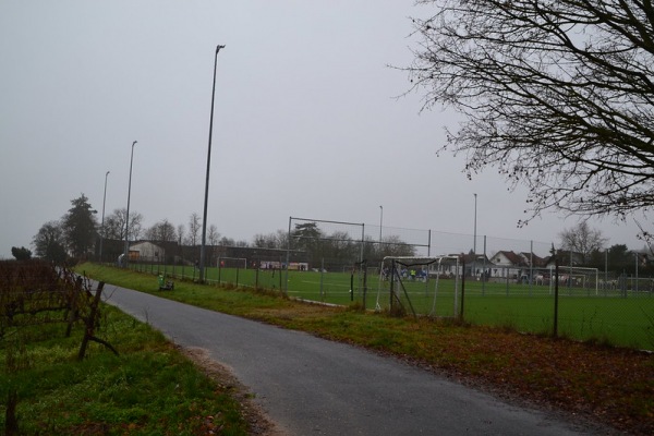 Sportplatz am Schloß Hansenberg - Geisenheim-Johannisberg-Schloßheide