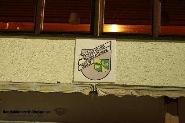 Sportplatz an der Schule - Spiegelberg