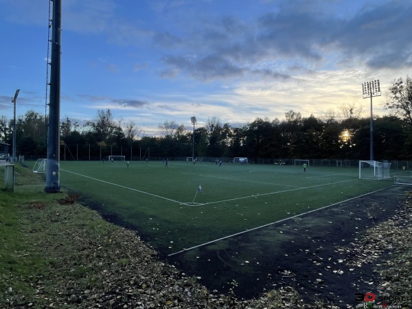 Stadion MOSiR w Kamieniu obok - Rybnik-Kamień