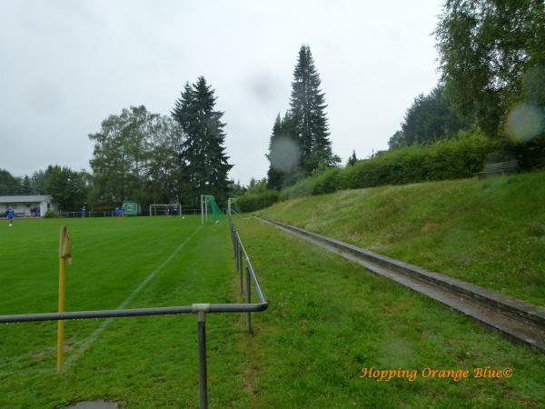 Sportplatz Am Heuerberg - Solms-Oberbiel