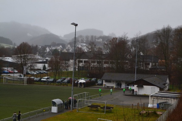 Sportplatz Hofwiese - Lennestadt-Kirchveischede