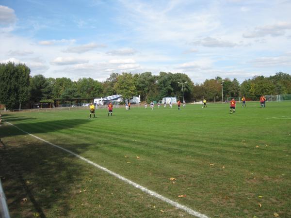 Sportplatz am Alten Kanal - Burg bei Magdeburg-Niegripp