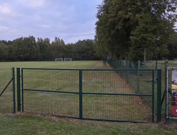 Stadion w Kobyla Góra boisko obok - Kobyla Góra