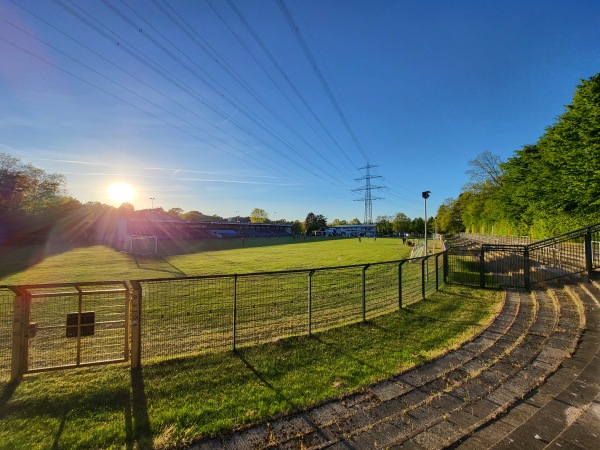 Hermann-Löns-Stadion - Paderborn-Schloß Neuhaus