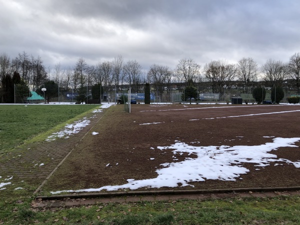 Sportplatz Bremthaler Weg - Wiesbaden-Auringen