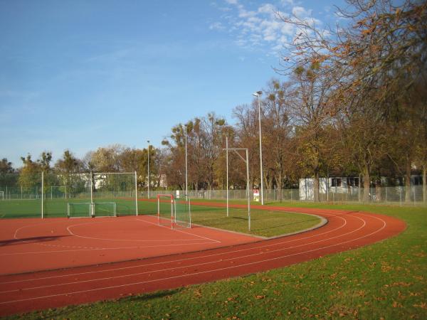 Jahnsportplatz - Magdeburg-Altstadt