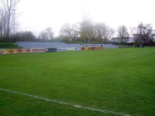 Stadion an der Landesgrenze - Hamburg-Wilhelmsburg