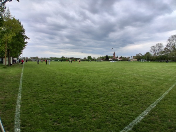 Sportplatz am Bahnhof - Bartenshagen-Parkentin