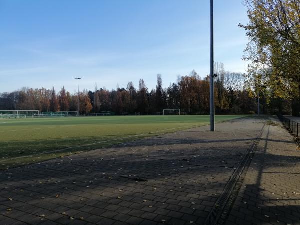 Volksparkstadion Nebenplatz 2 - Berlin-Mariendorf