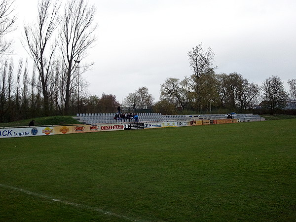 Stadion an der Landesgrenze - Hamburg-Wilhelmsburg