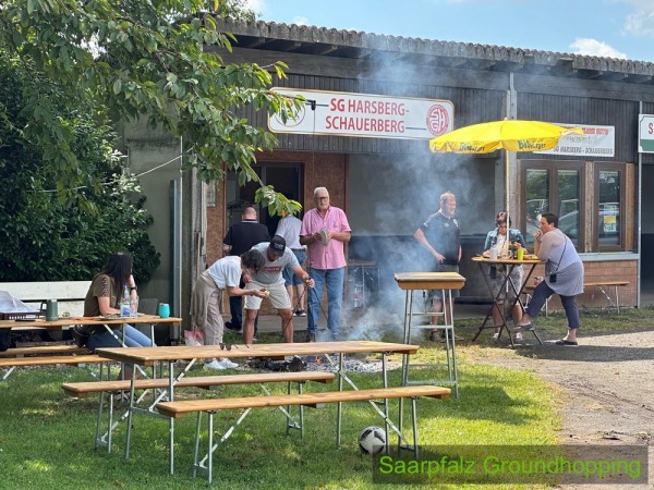 Sportplatz zwischen den Orten - Weselberg-Harsberg