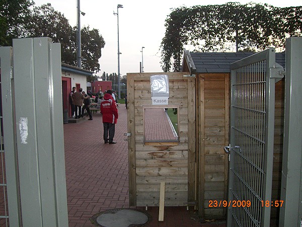 Jubiläumssportplatz - Berlin-Neukölln