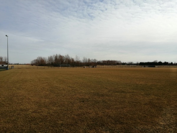 Powiatowy Ośrodek Sportu w Miętnem obok B - Miętne