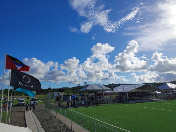 Die Tribünen hinter dem Tor wurden nur für das Länderspiel aufgebaut.