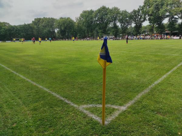 Sportanlage am Wanderweg - Westoverledingen-Steenfelderfehn