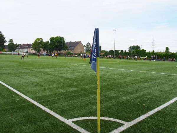 Sportplatz Roßbachstraße - Düsseldorf-Eller