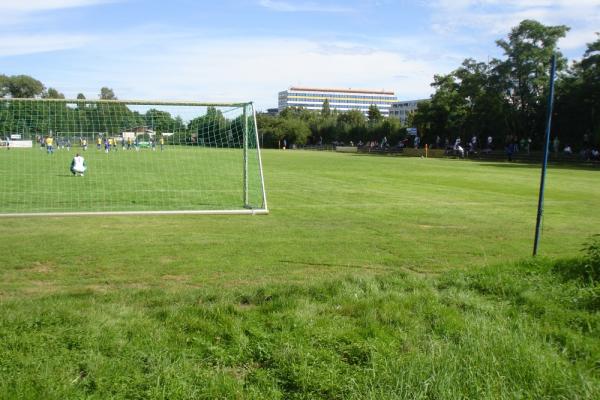 Sportanlage an der Kanalbrücke - Hannover-Vahrenheide