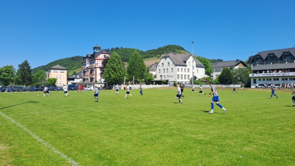 Sportplatz an der Mosel - Bullay