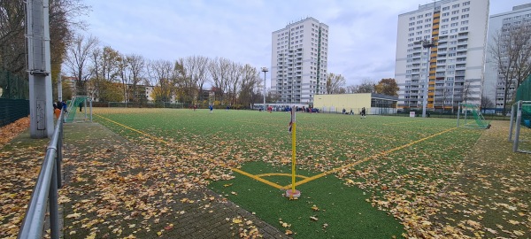 Sportplatz Dolgenseestraße - Berlin-Rummelsburg