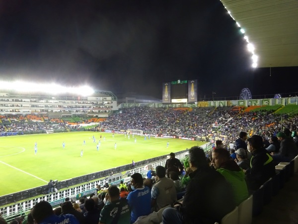 Estadio Nou Camp - León de los Aldamas