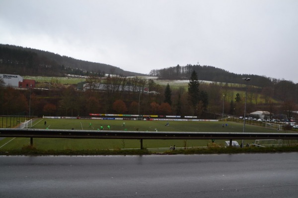 Sportplatz Hofwiese - Lennestadt-Kirchveischede