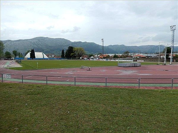 Estadio Municipal de Deportes de Los Corrales - Los Corrales de Buelna, CB
