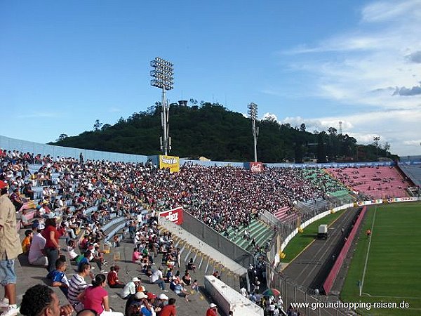 Estadio Nacional José de la Paz Herrera Uclés - Tegucigalpa