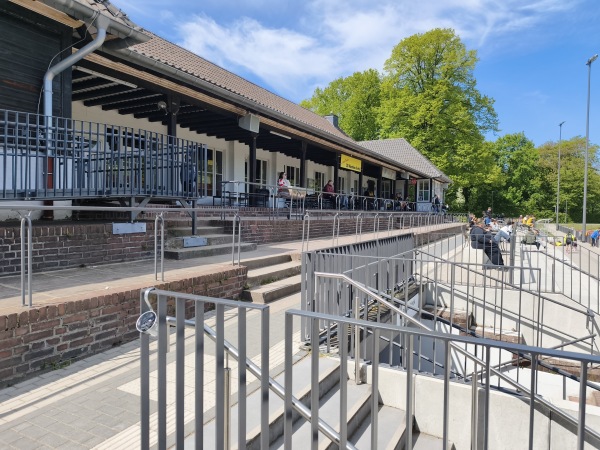 Edelstahlkampfbahn der Bezirkssportanlage Stahldorf - Krefeld-Stahldorf