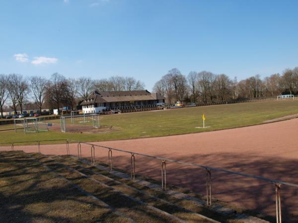 Edelstahlkampfbahn der Bezirkssportanlage Stahldorf - Krefeld-Stahldorf