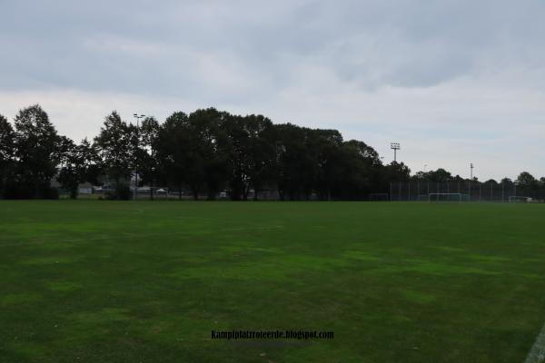 Bezirkssportanlage NeckarPark - Mercedesstraße Platz 4 - Stuttgart-Bad Cannstatt