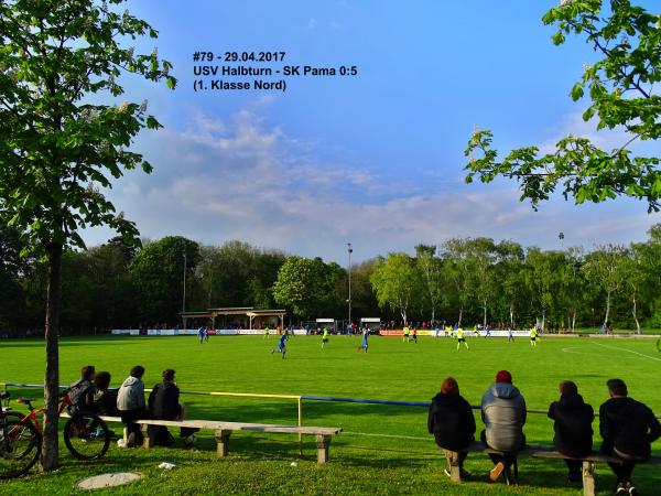 Sportplatz Halbturn - Halbturn