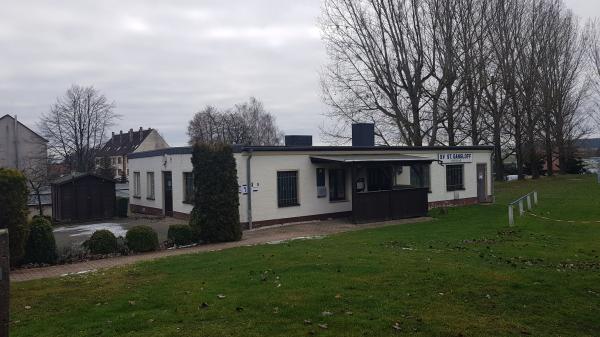 Sportplatz Hinter der Schule - St. Gangloff