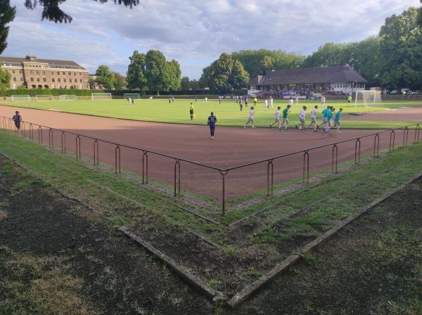 Edelstahlkampfbahn der Bezirkssportanlage Stahldorf - Krefeld-Stahldorf