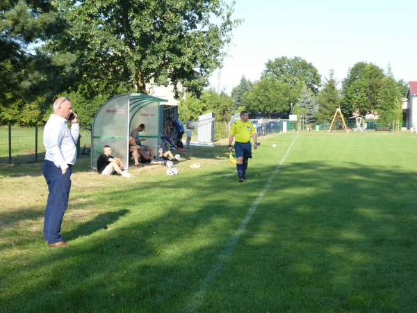 Boisko w Rozłogach - Rozłogi