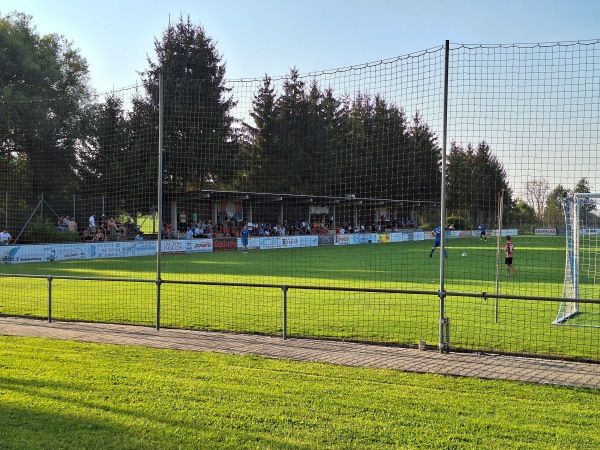 Lilienplatz im Sportzentrum - Glött