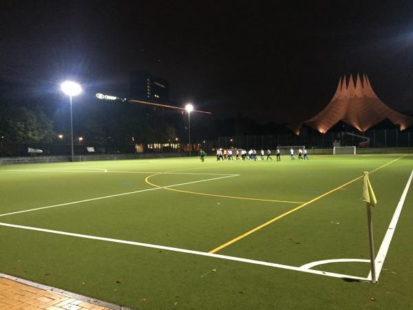 Lilli-Henoch-Sportplatz - Berlin-Kreuzberg