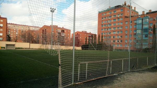Campo de Fútbol La Perla - Madrid, MD