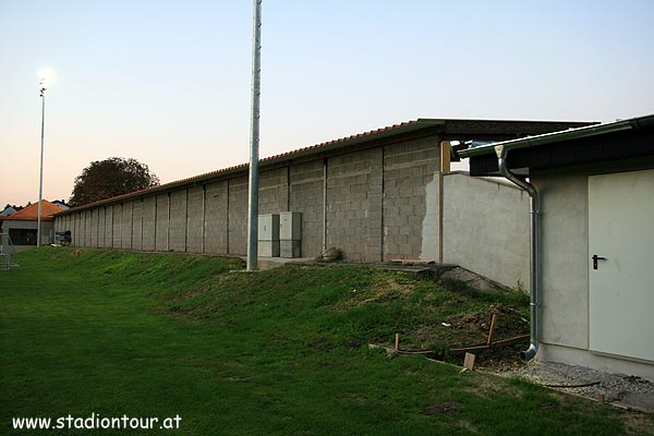 Alfred-Wiesinger-Sportplatz  - Hirm