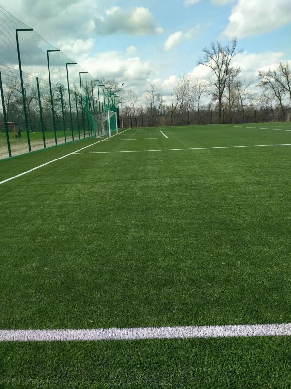Futbolne pole Dnipro - Nova Kakhovka