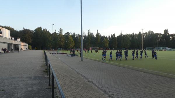 Volksparkstadion Nebenplatz 1 - Berlin-Mariendorf