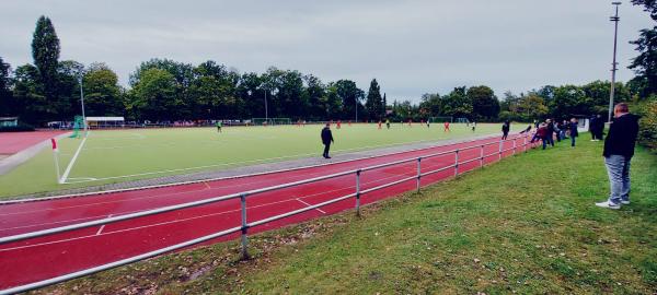 Sportplatz An der Dorfkirche - Berlin-Marienfelde