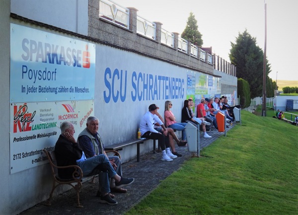 Sportplatz Schrattenberg - Schrattenberg