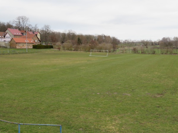 Sportplatz am Denkmal - Hötensleben